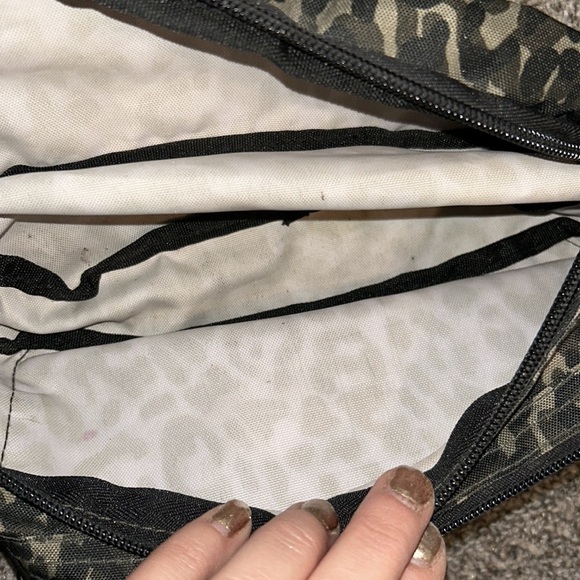 PINK VS Leopard Belt Bag - Picture 3 of 5